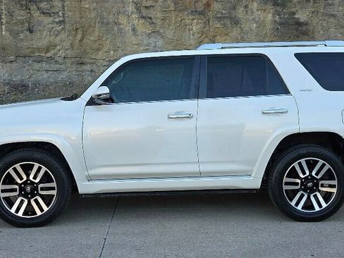 Used 2016 Toyota 4Runner Limited AWD/4WD image 3