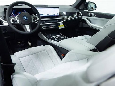 New 2026 BMW X5 xDrive50e image 24