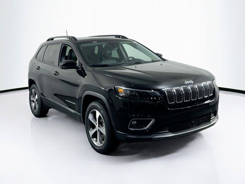 Used 2022 Jeep Cherokee Limited w/ Mopar Interior Package image 3