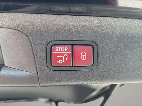 Used 2023 Mercedes-Benz GLS 450 4MATIC image 9