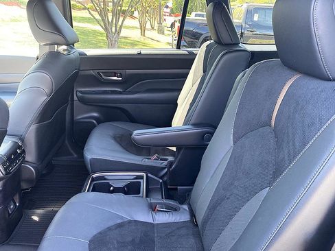 Used 2024 Toyota Grand Highlander AWD Hybrid image 12