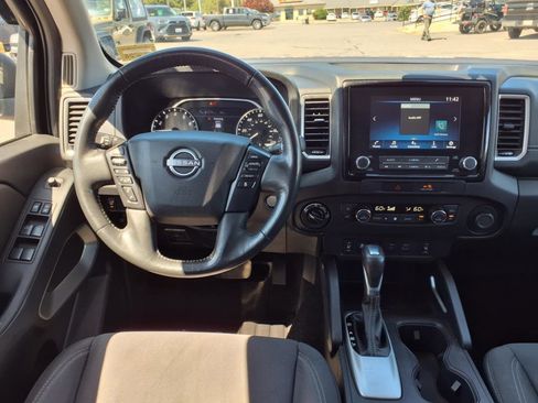 Used 2022 Nissan Frontier SV image 8