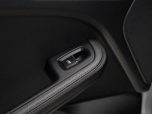 Used 2025 Porsche Macan image 16