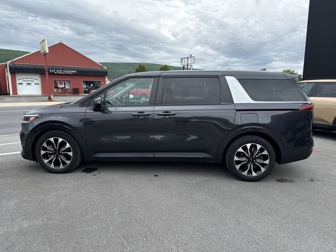Used 2022 Kia Carnival EX FWD image 7