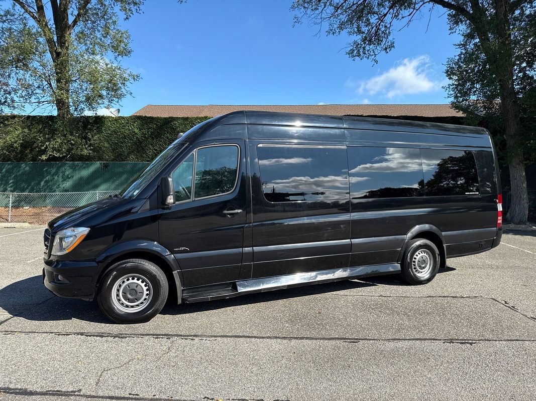 Used 2017 Mercedes-Benz Sprinter 2500 image 4