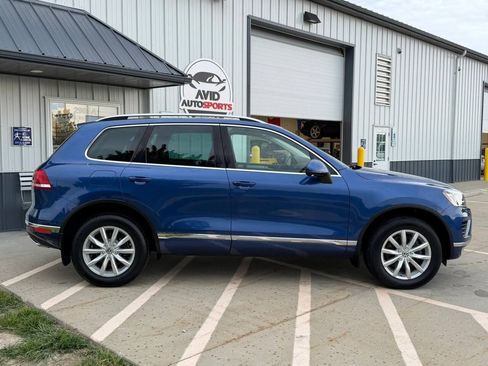 Used 2016 Volkswagen Touareg Sport AWD/4WD image 3