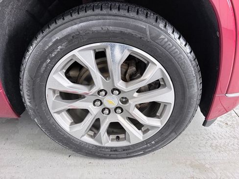 Used 2019 Chevrolet Traverse Premier w/ Driver Confidence II Package FWD image 4