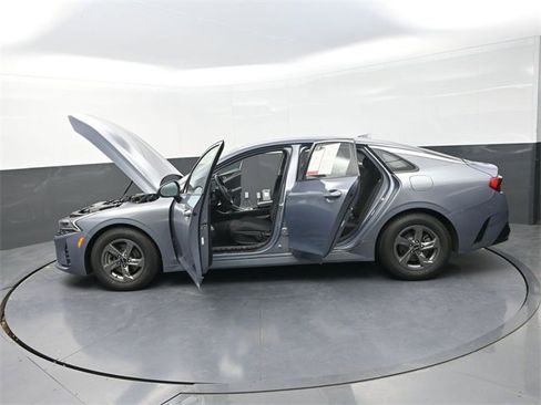Used 2023 Kia K5 LXS image 38