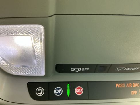 Used 2020 Chevrolet Equinox LS image 36