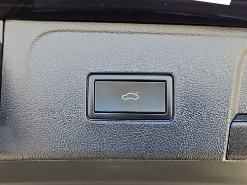 Certified 2022 Volkswagen Atlas SE w/ Panoramic Sunroof Package image 7