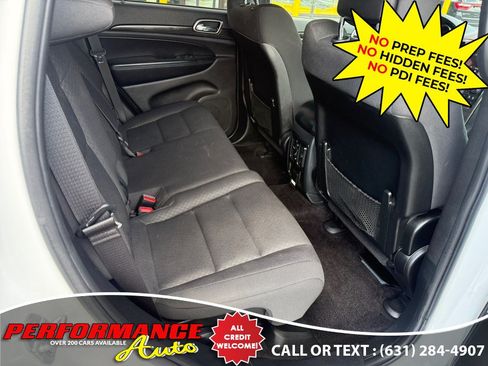 Used 2019 Jeep Grand Cherokee Laredo AWD/4WD image 22