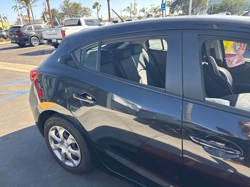 Used 2016 MAZDA MAZDA3 i Sport FWD image 28
