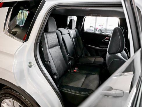 Used 2024 Mitsubishi Outlander ES image 20