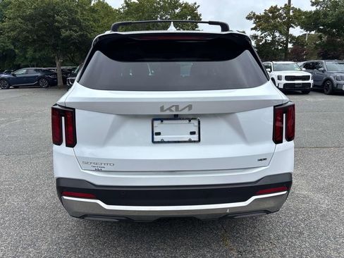Used 2025 Kia Sorento S w/ Panoramic Sunroof Package image 3