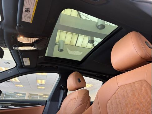 Used 2023 BMW 530e w/ Premium Package image 22