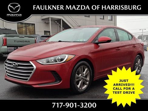 Used 2017 Hyundai Elantra SE image 1