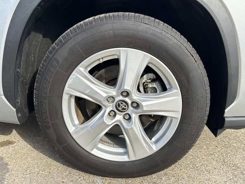 Used 2023 Toyota Highlander LE image 7