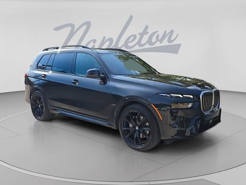 Used 2024 BMW X7 xDrive40i w/ Executive Package AWD/4WD image 3