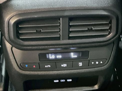 Used 2024 Honda Pilot Touring image 27