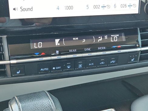 Used 2023 Toyota Sienna XLE FWD image 20