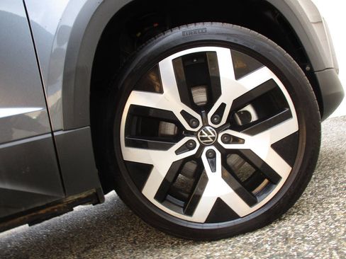 Used 2022 Volkswagen Taos SEL image 39