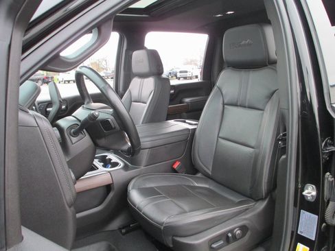 Used 2023 Chevrolet Silverado 2500 High Country w/ Z71 Off-Road Package image 21