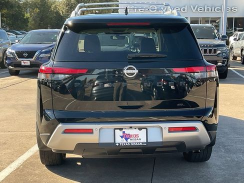 Used 2023 Nissan Pathfinder SL w/ SL Premium Package image 6