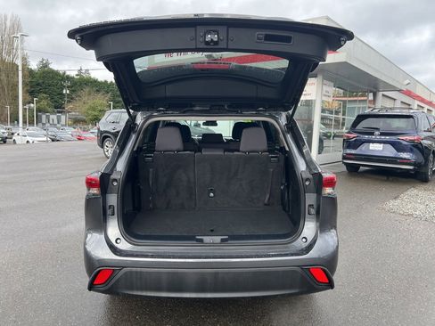 Certified 2023 Toyota Highlander L image 14