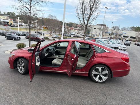 Used 2019 Honda Accord Touring image 18