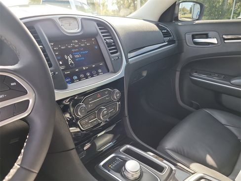 Used 2023 Chrysler 300 Touring L image 19