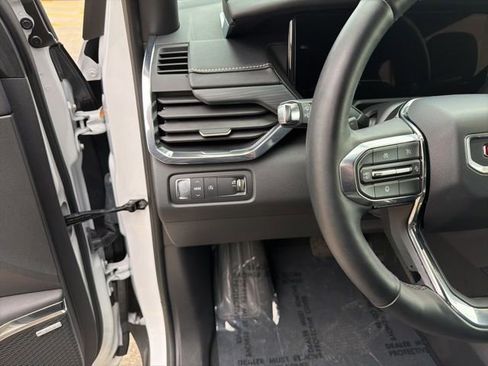 Used 2025 GMC Acadia Elevation image 28