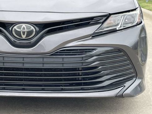 Used 2019 Toyota Camry LE FWD image 8