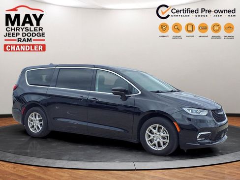 Used 2024 Chrysler Pacifica Touring-L FWD image 2