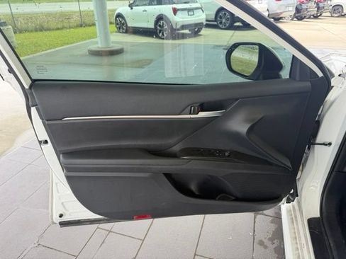 Used 2024 Toyota Camry SE FWD image 11