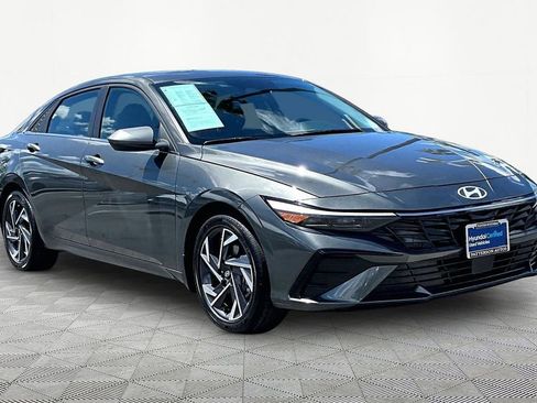 Certified 2025 Hyundai Elantra SEL image 5