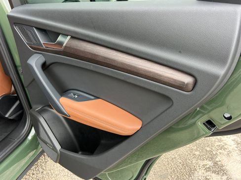 Used 2024 Audi Q5 e Premium Plus w/ Premium Plus Package image 16