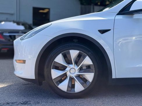 Used 2021 Tesla Model Y Long Range AWD/4WD image 11