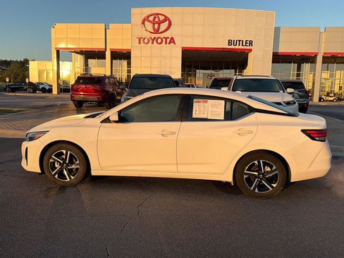 Used 2024 Nissan Sentra SV image 3