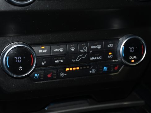 Used 2021 Ford Expedition Max XLT image 16