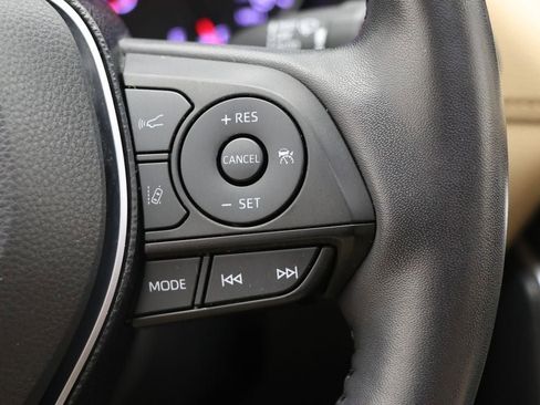 Used 2020 Toyota RAV4 XLE Premium image 21