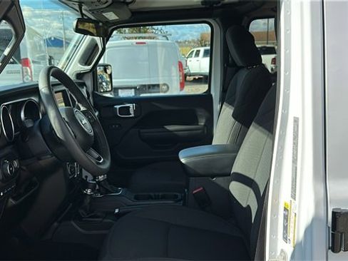 Used 2023 Jeep Wrangler Unlimited w/ Cold Weather Group image 10