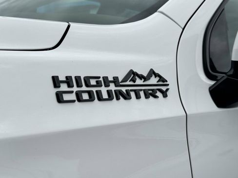 Used 2021 Chevrolet Suburban High Country image 31