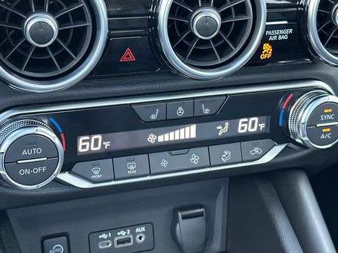 Used 2025 Nissan Sentra SR w/ SR Premium Package image 27