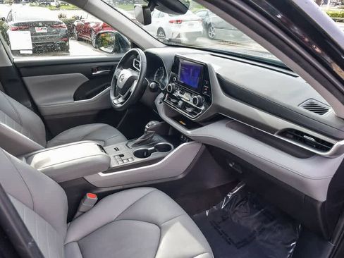 Used 2023 Toyota Highlander XLE image 15
