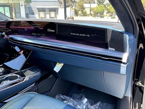 New 2026 Cadillac Escalade IQ Sport 2 w/ LPO, ONYX Package AWD/4WD image 33
