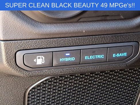 Used 2025 Jeep Wrangler Unlimited Sahara AWD/4WD image 27