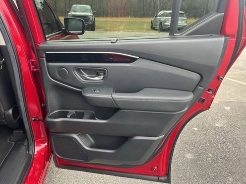 Certified 2025 Honda Pilot Touring image 30