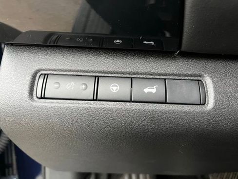 Used 2025 Nissan Pathfinder SV w/ SV Premium Package image 19