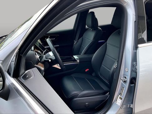 Used 2023 Mercedes-Benz GLC 300 image 8