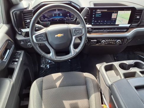 Used 2025 Chevrolet Silverado 2500 LT w/ Convenience Package AWD/4WD image 4